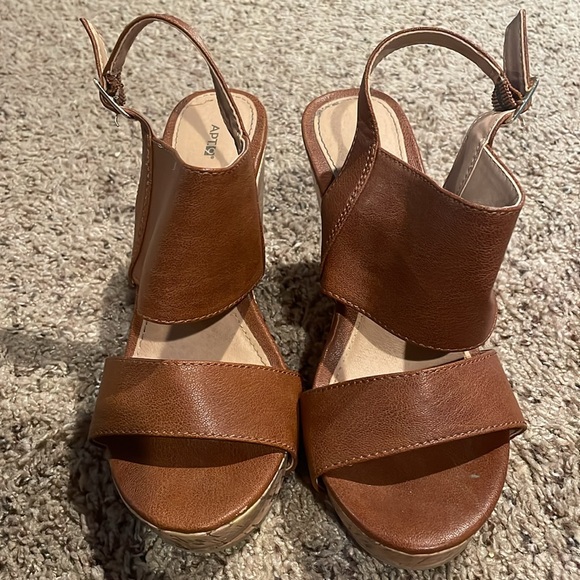 Women’s faux leather wedge heel - size 6.5 - Picture 2 of 5